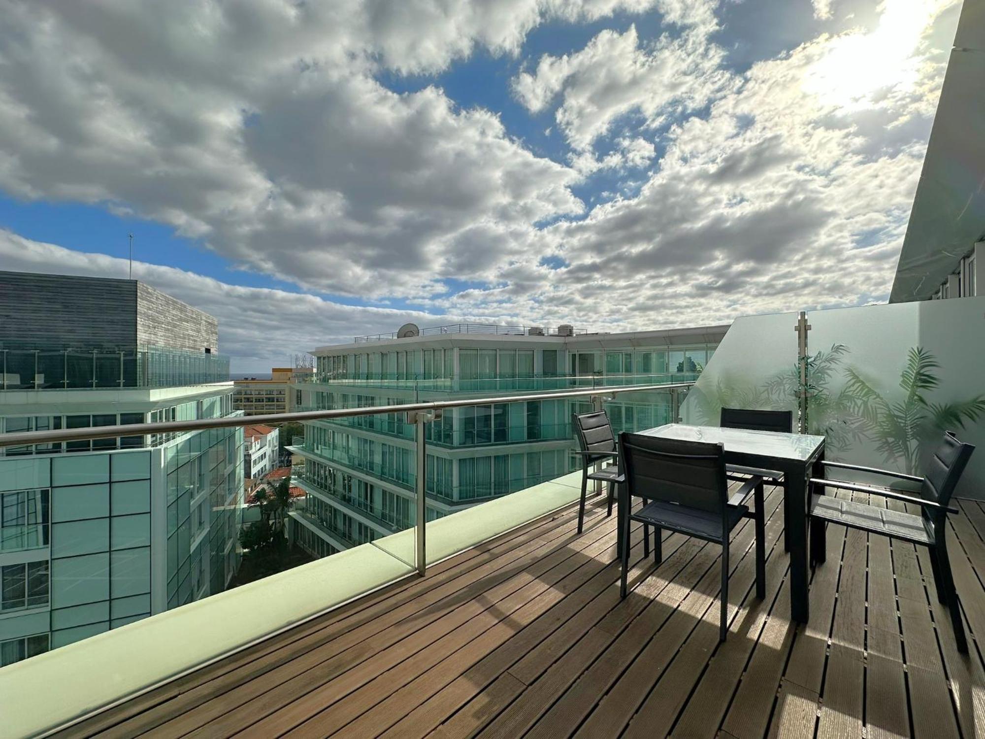 Luxury In The Center Apartment